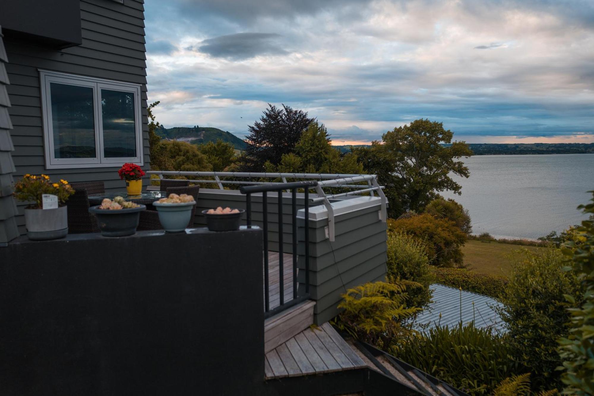 Rotorua Serenity Lakeview Retreat Exterior photo